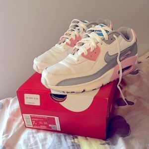 Size 7y/8.5 W Nike Air Max 90 LTR “Metallic Silver Pink” Athletic Sneakers CD686